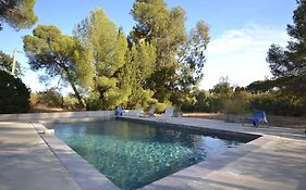 Heritage Apartment in Mèze with Swimming Pool
